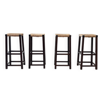 Ensemble de quatre tabourets de bar en rotin et bois