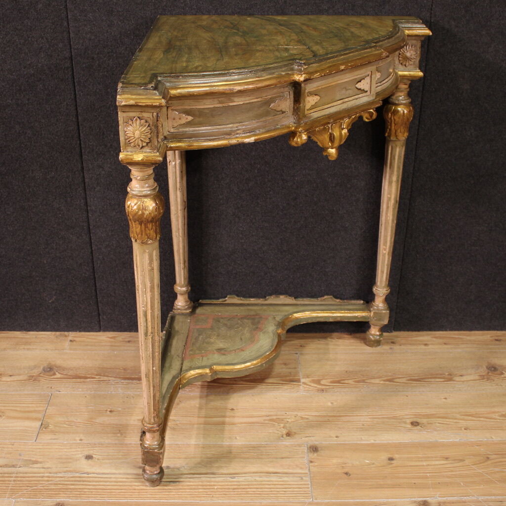 Encoignure italienne laquée du XXe siècle de style Louis XVI