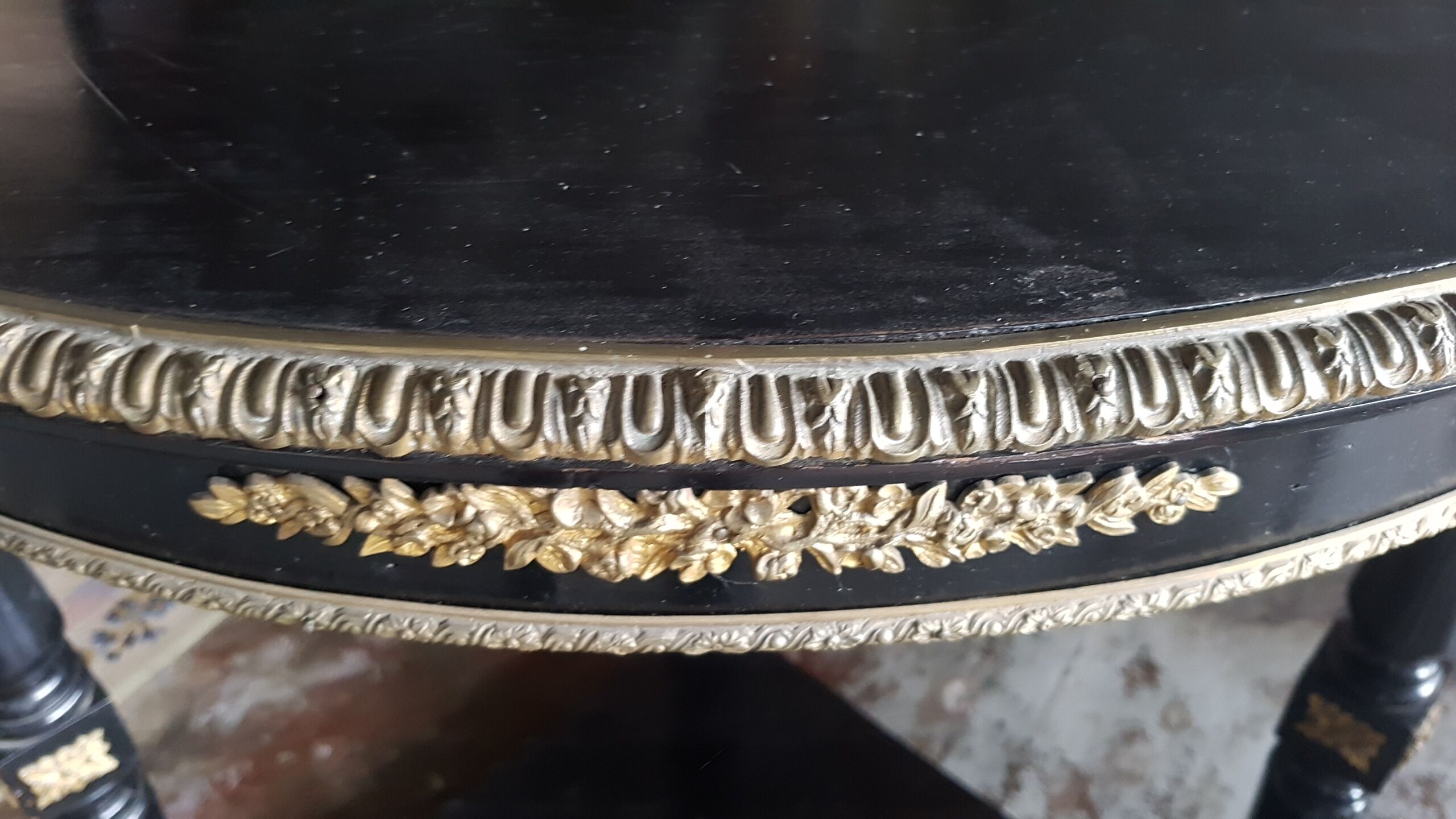 Napoleon lll shelf