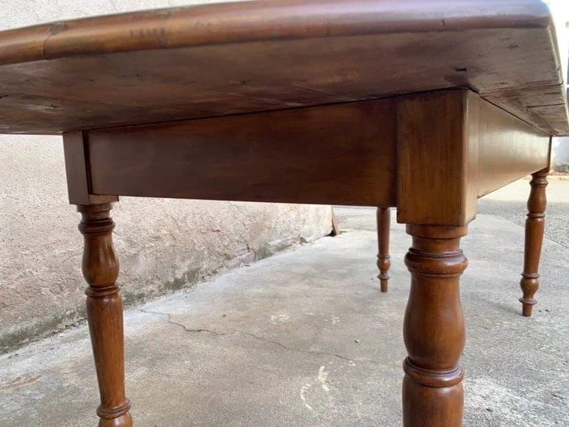 Old oval bistro table in solid wood light tint Dimensions 220 cm x 88 cm