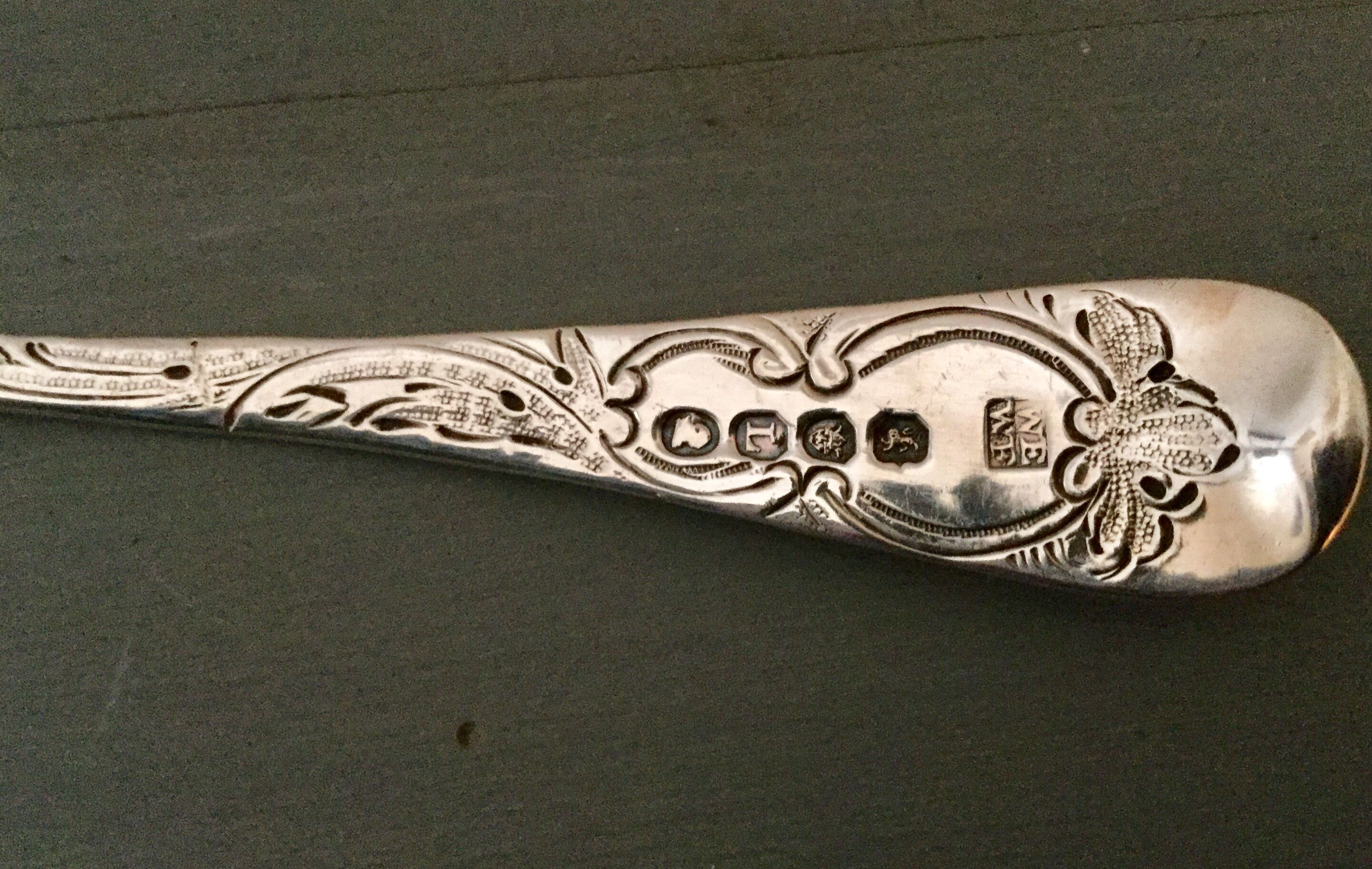 Cuillère saupoudreuse argent massif