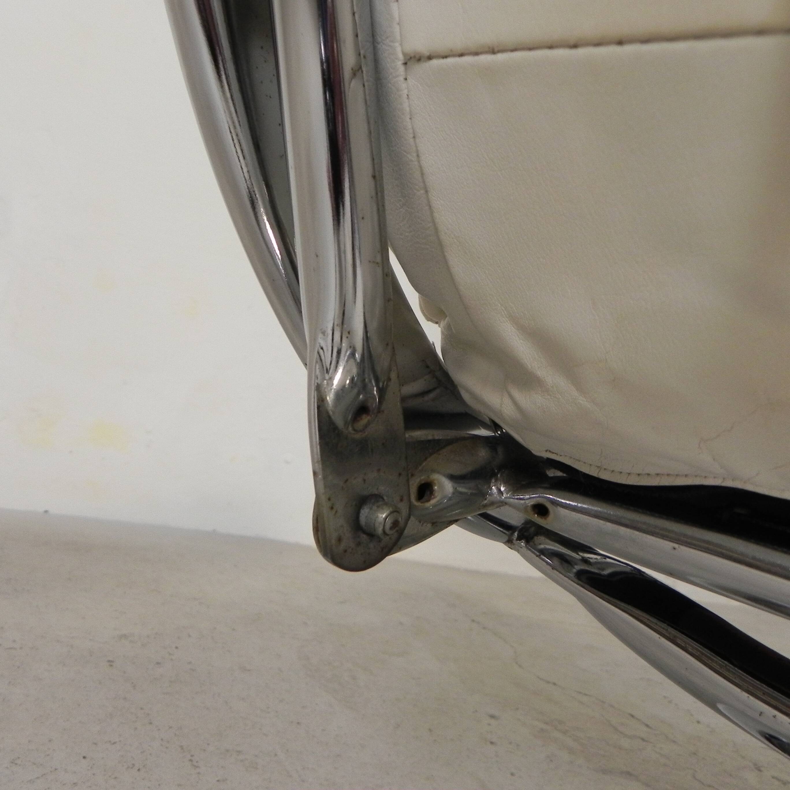 Leolux armchair, swivel chair with white leather upholstery, 1960s