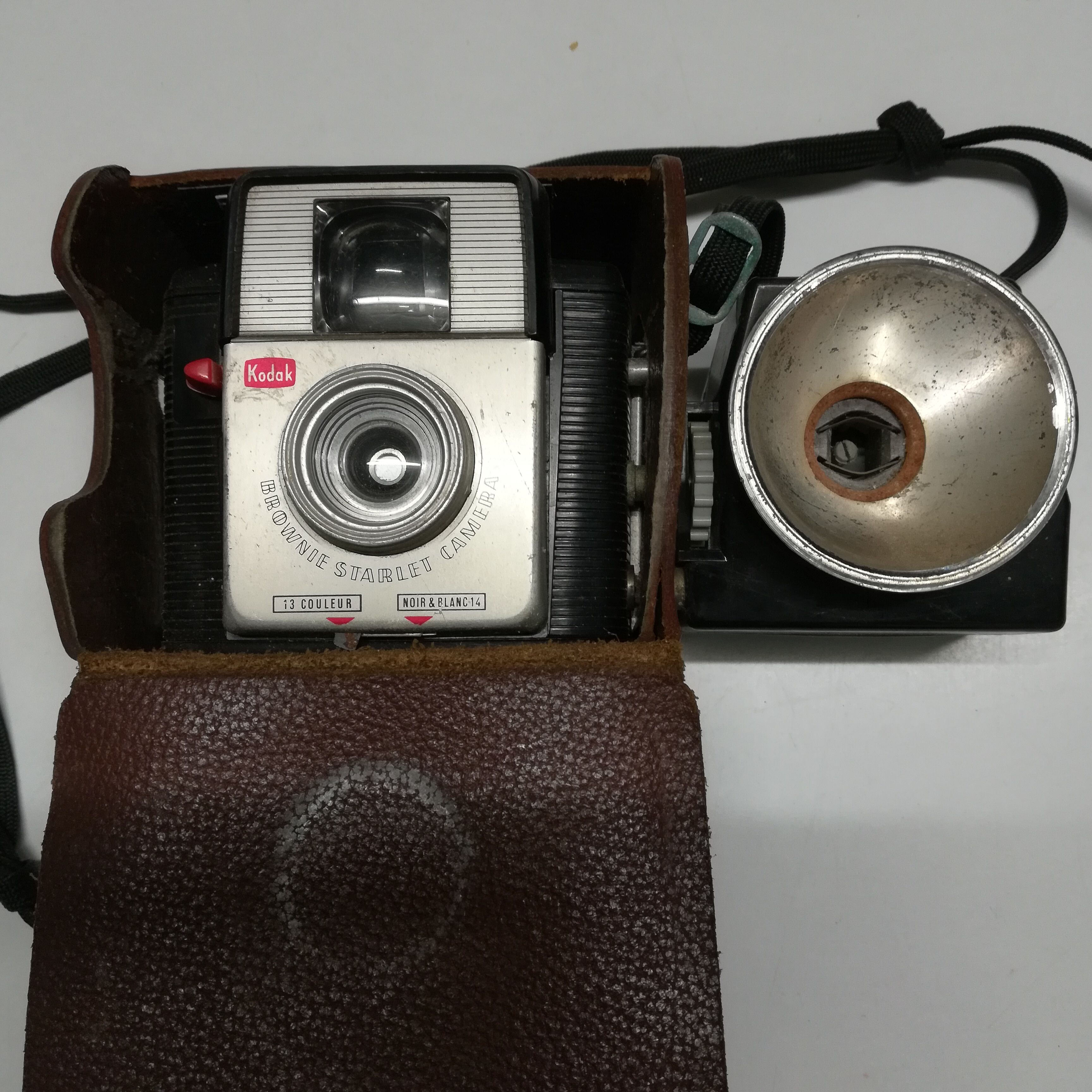 Brownie Starlet Photo Kodak - Leather and Flash Case - 50s-60s