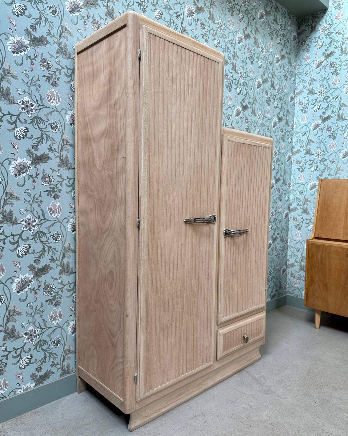 Asymmetrical Art Deco wardrobe (renovated)