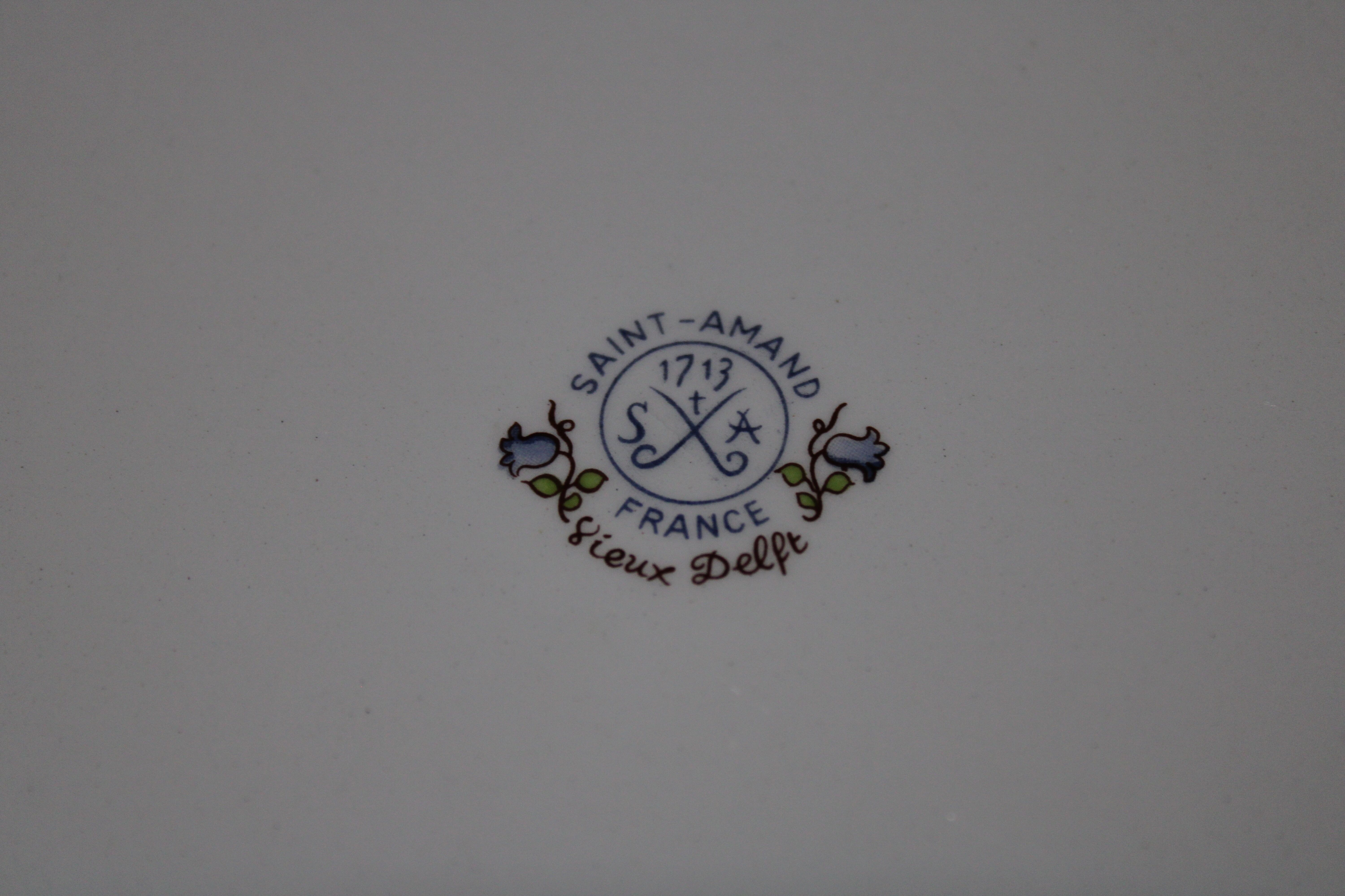 Service at Dessert Saint-Amand Vieux Delft