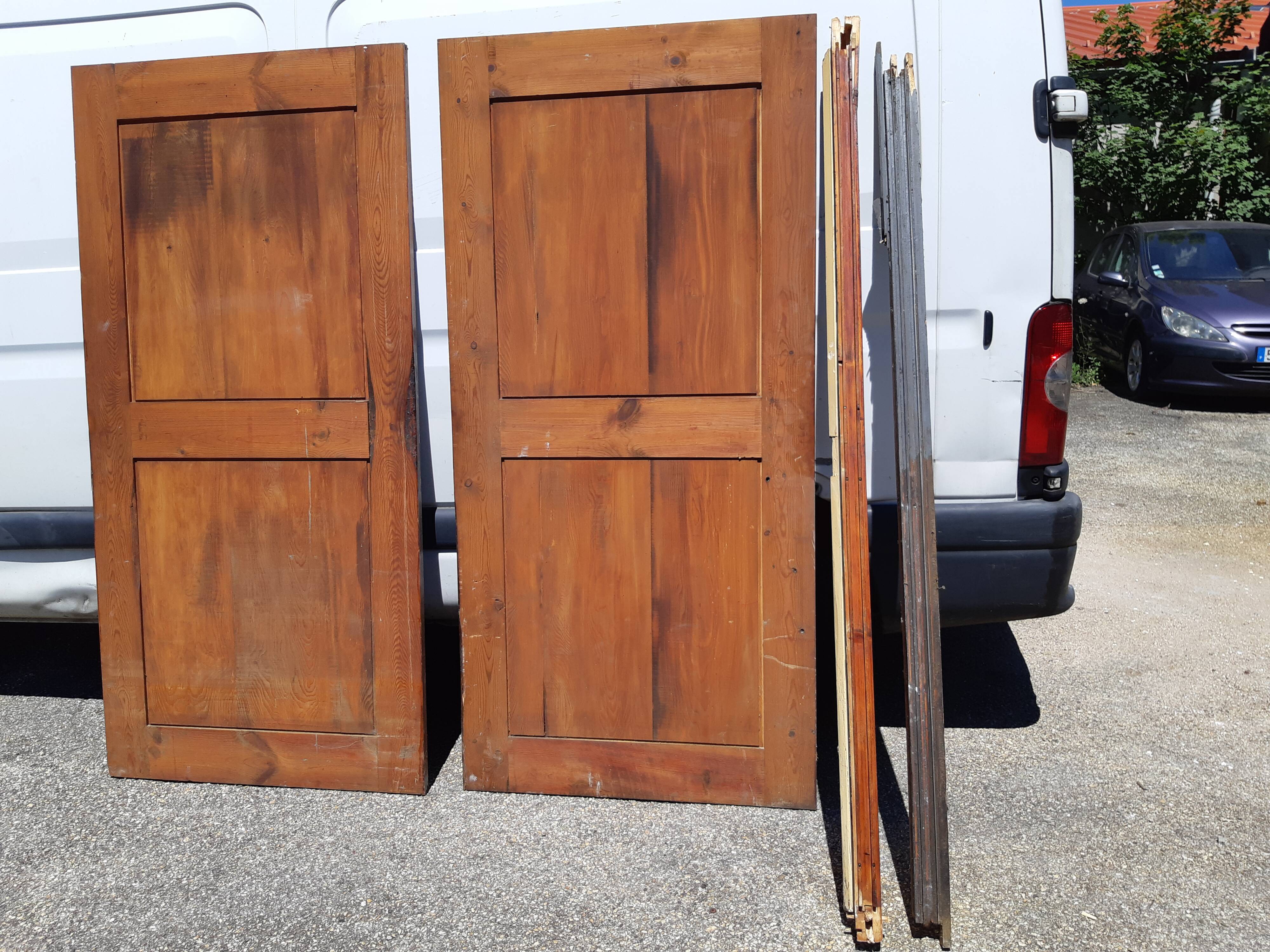 Pairs of sliding closet doors