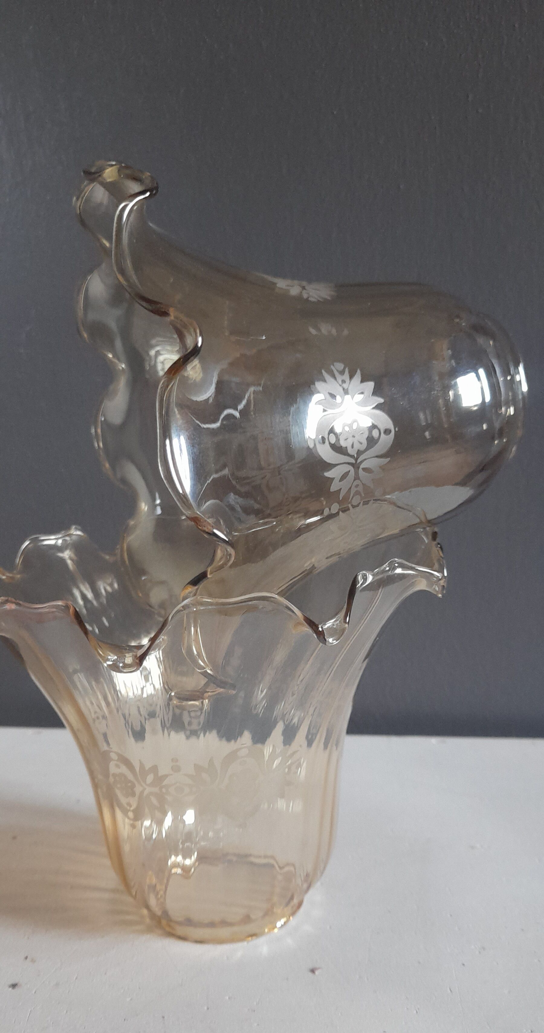 2 tulip globes ruffled, amber silkscreened decoration white - vintage 1970