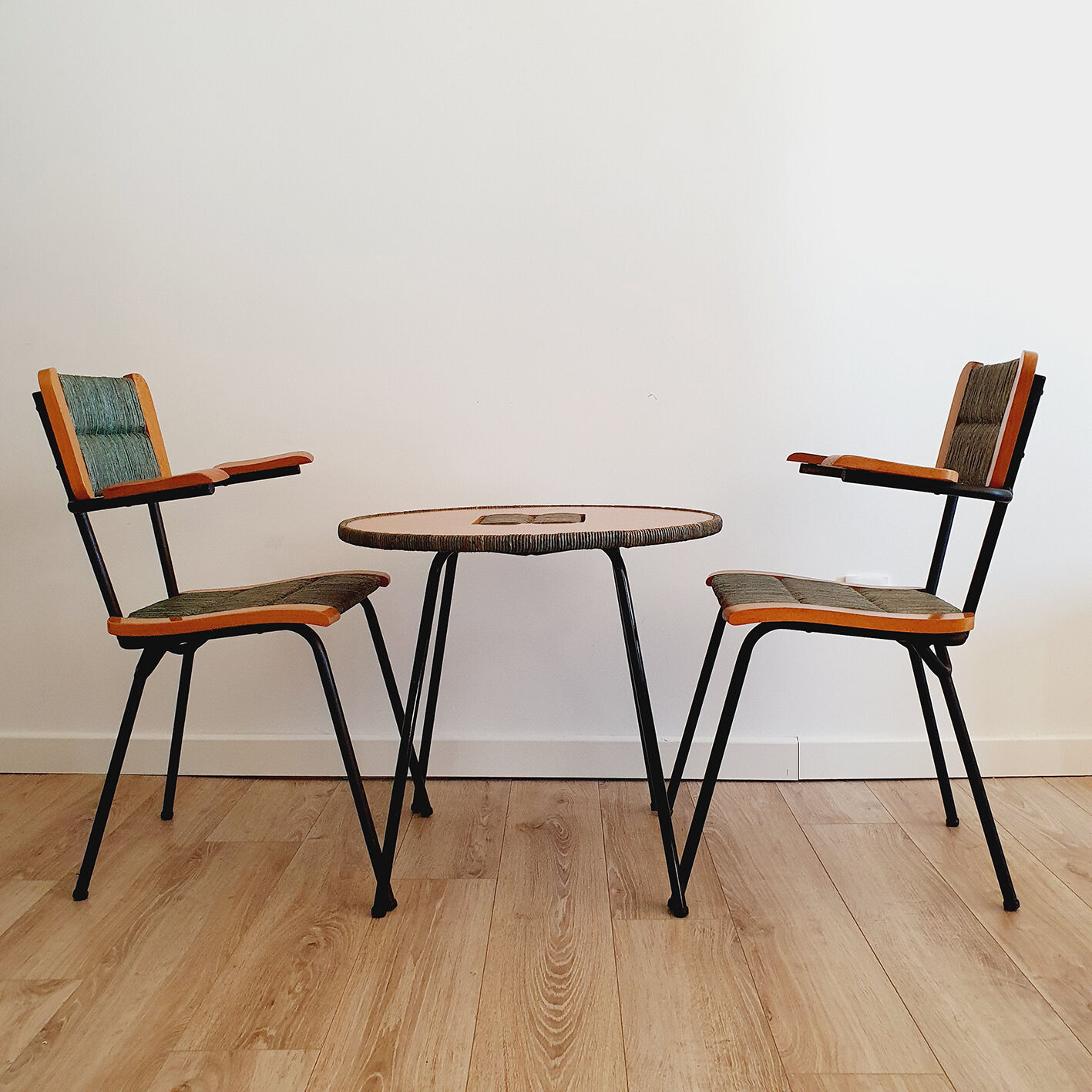 Pair of armchairs and vintage coffee table straw, wood and metal