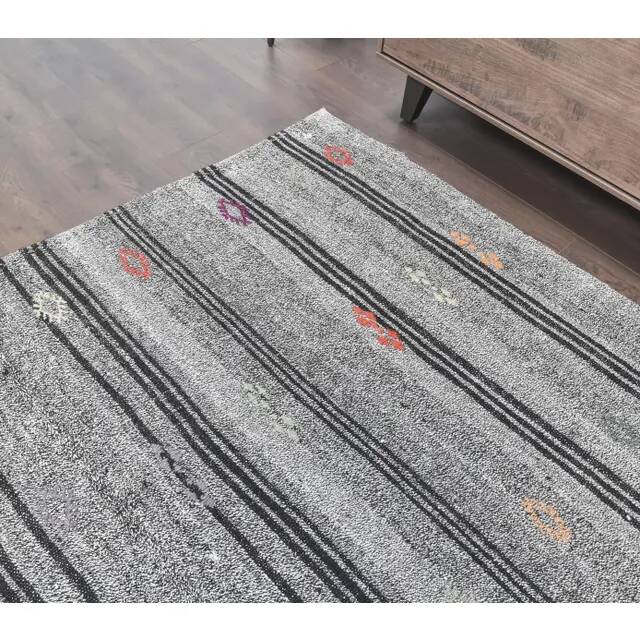 Turkish Vintage Hand-Knotted Anatolian Kilim Rug 195x260
