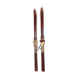 Pair of vintage wooden skis 1.50m