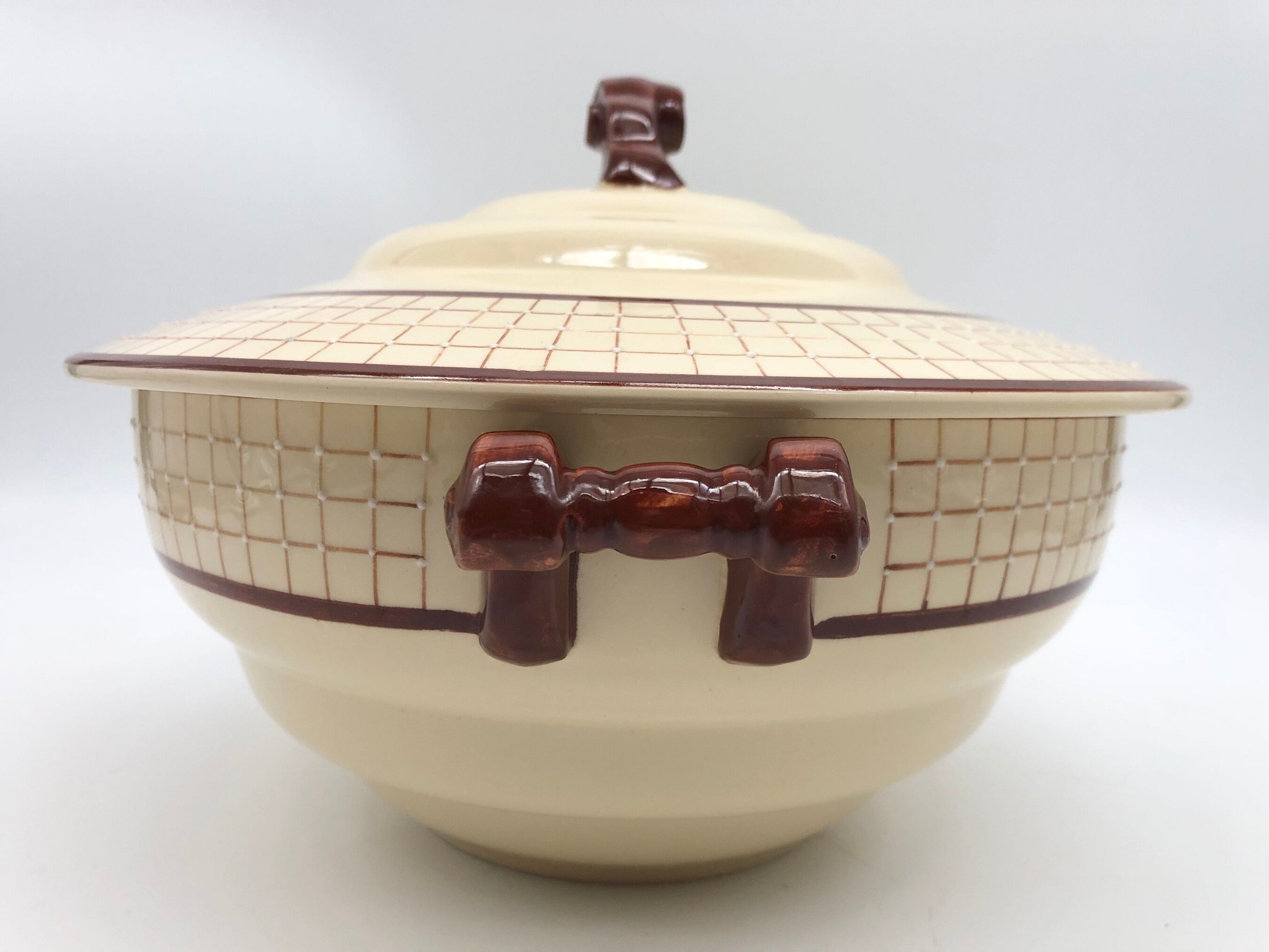 Earthenware tureen "Longchamp – France", Colmar model