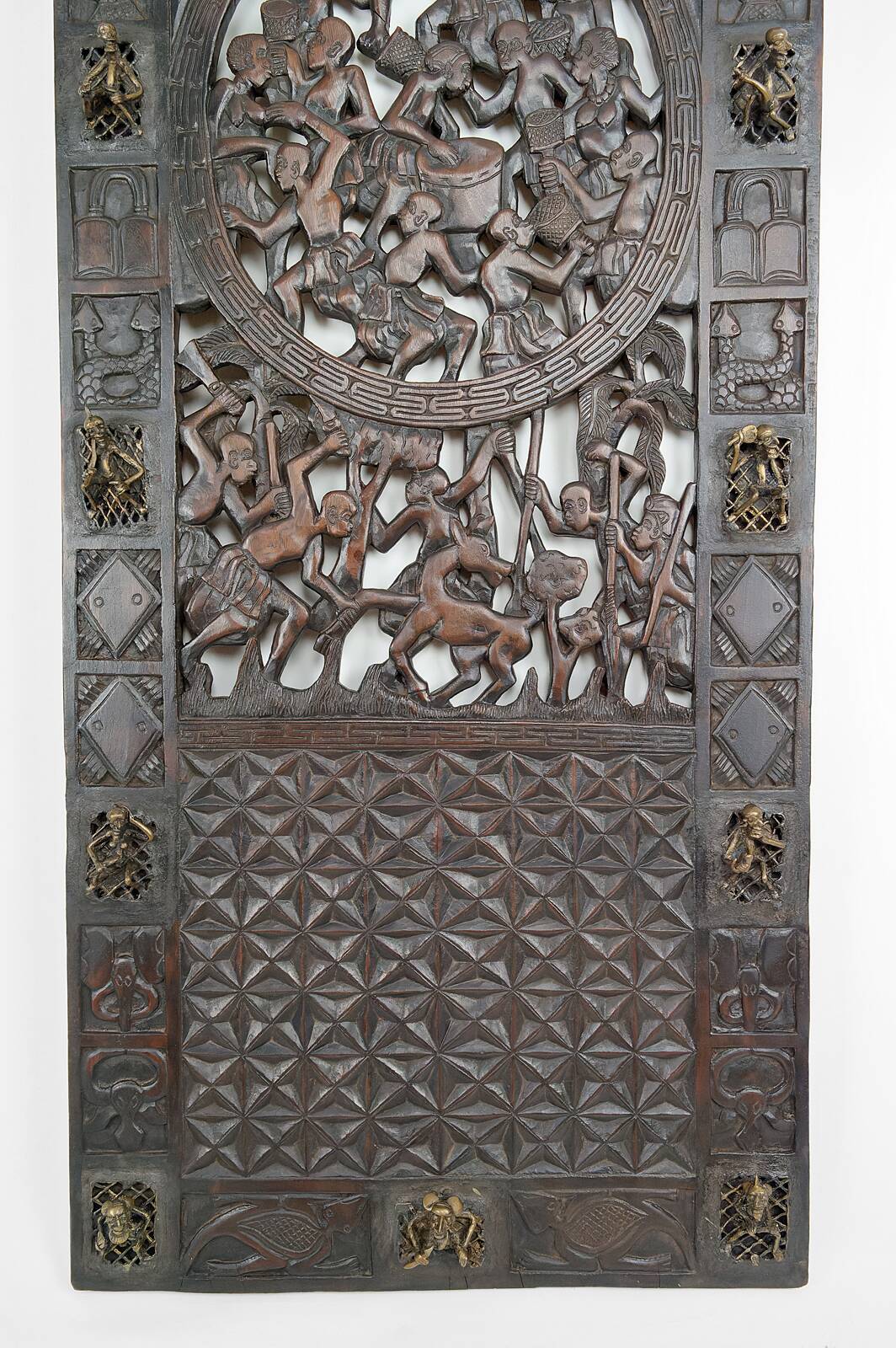 African door in carved wood and bronze of village chief Baboun, Cameroon, early 20th century