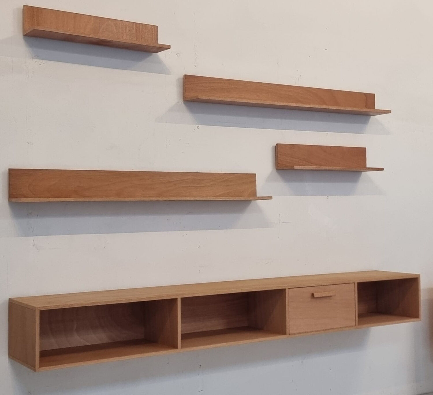 Runar wall unit