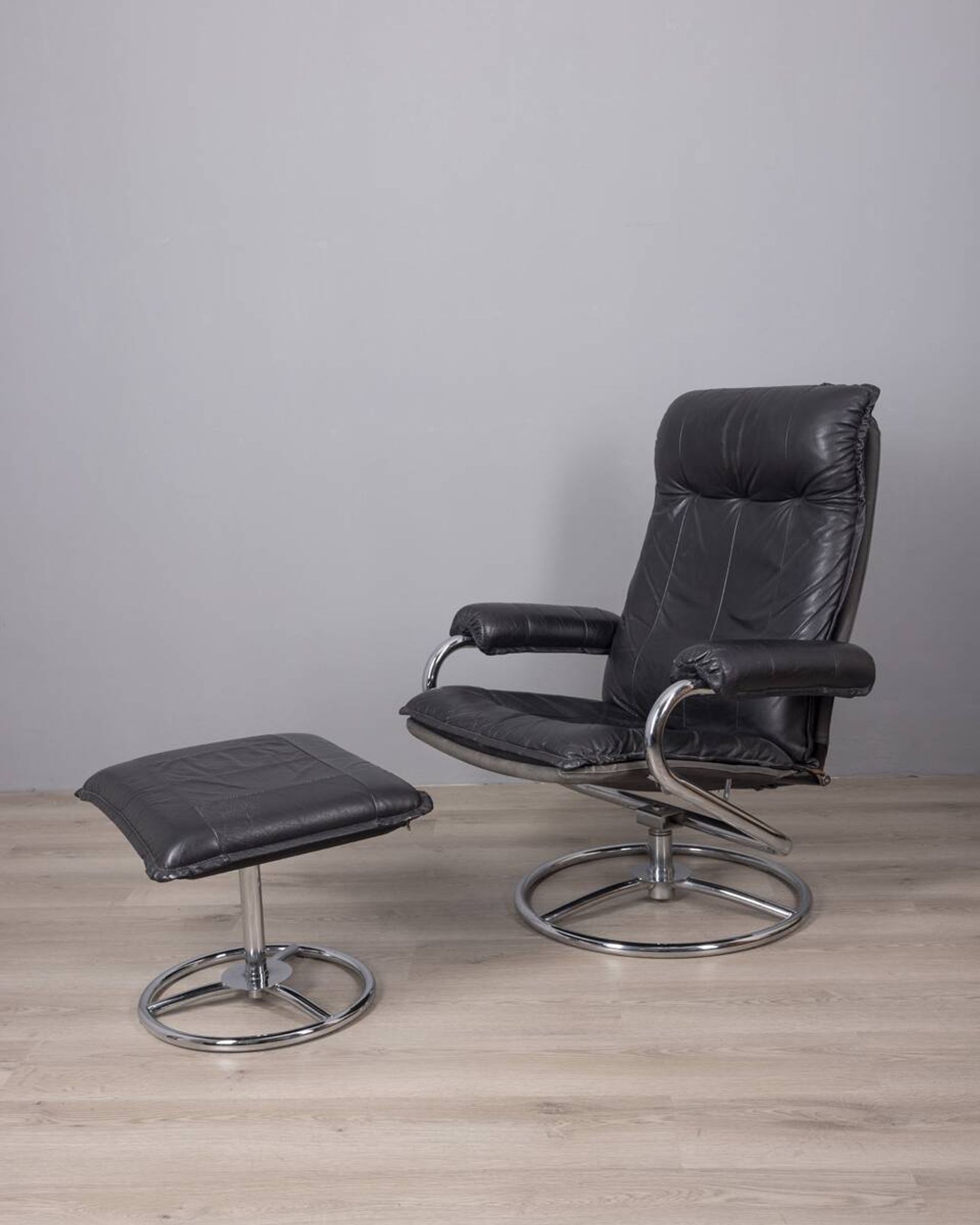 VINTAGE 1970S ARMCHAIR WITH FOOTREST IN METAL AND LEATHER, ITALIAN DESIGN