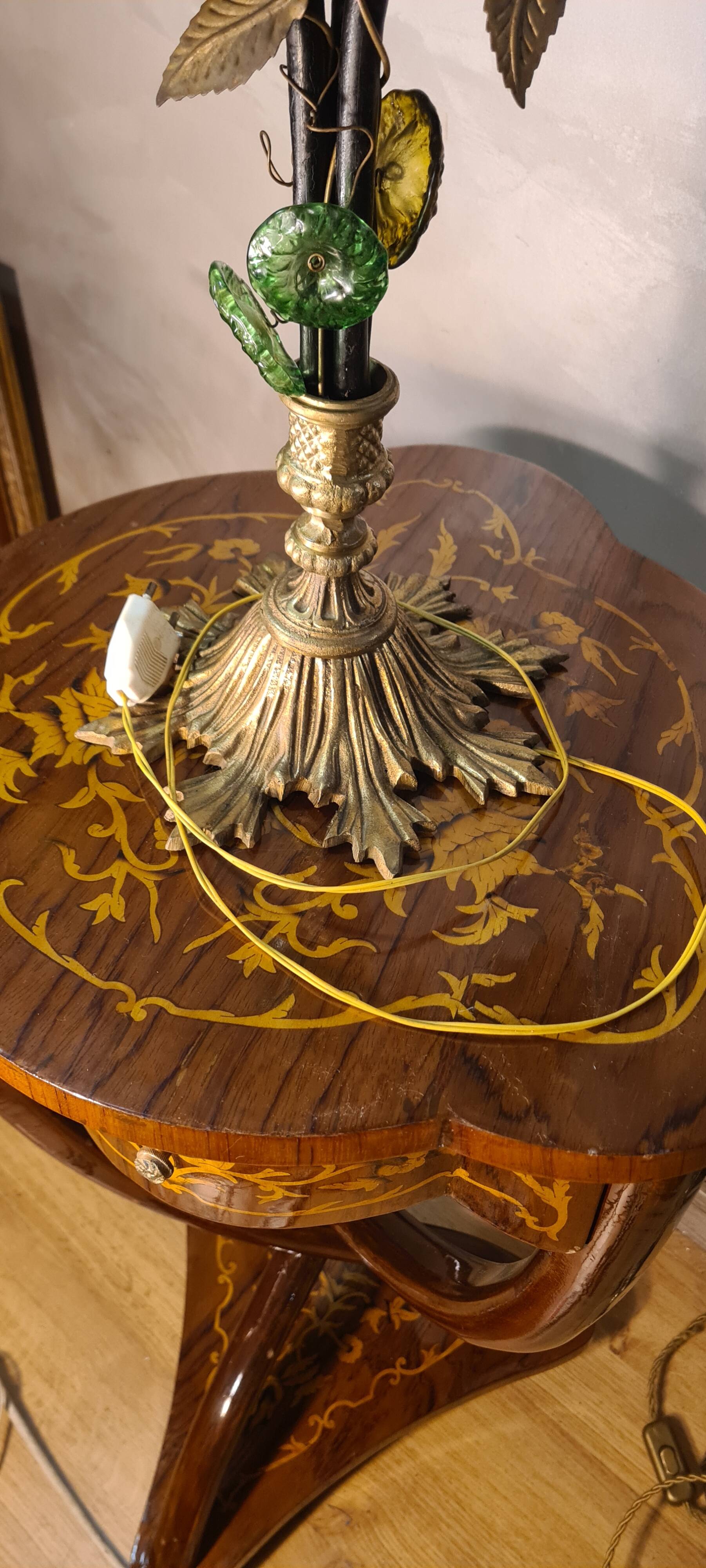 Original murano lamp in gilded bronze and metal with three lights, murano glass tulips 58x42