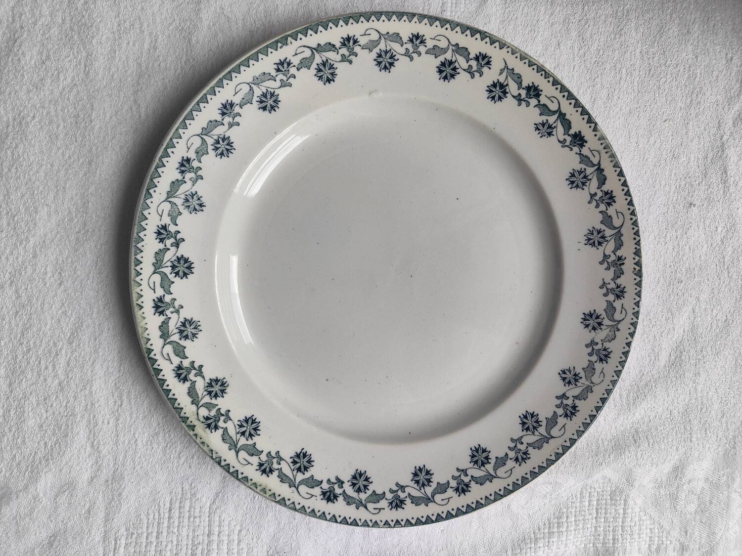 Moulin des Loups Hamage Plates