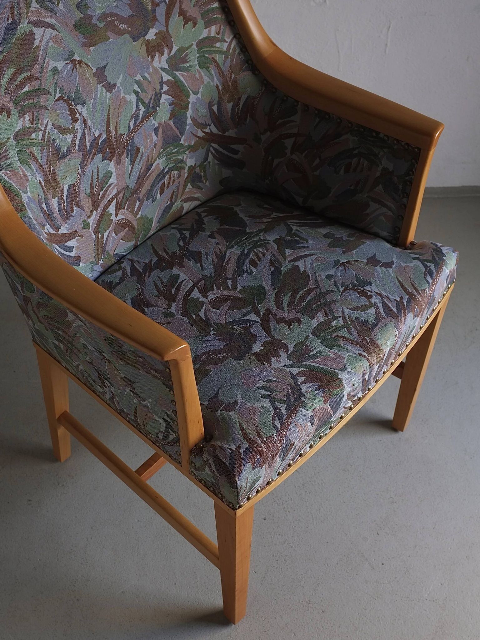 Fauteuil en bois de bouleau à motif floral Swedish Grace