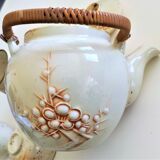 Theiere vintage with its 4 cups in speckled beige color and embossed patterns