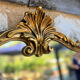 Miroir en bois doré sculpté et mouluré