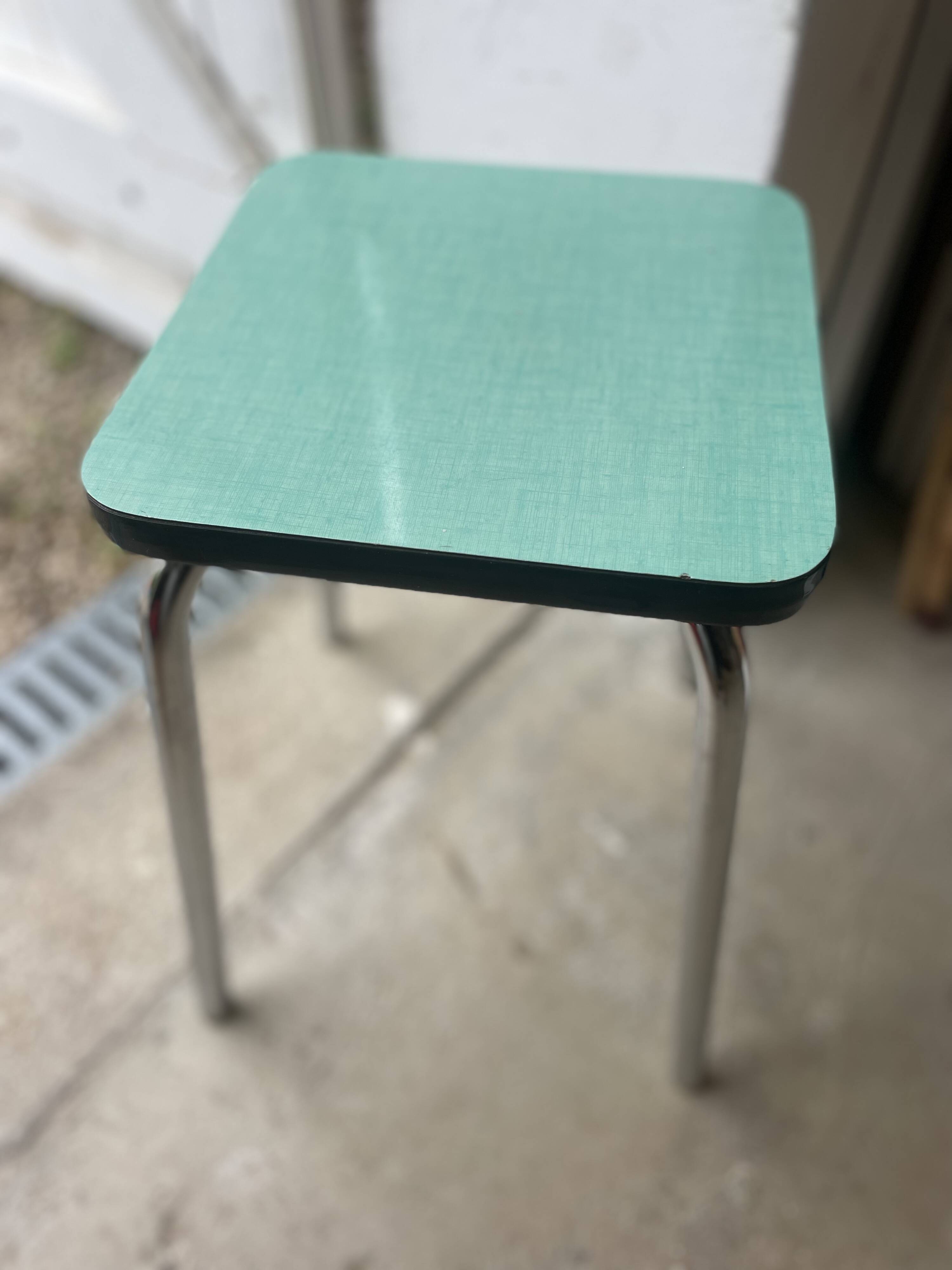 Set of green Formica stools 27 x 44