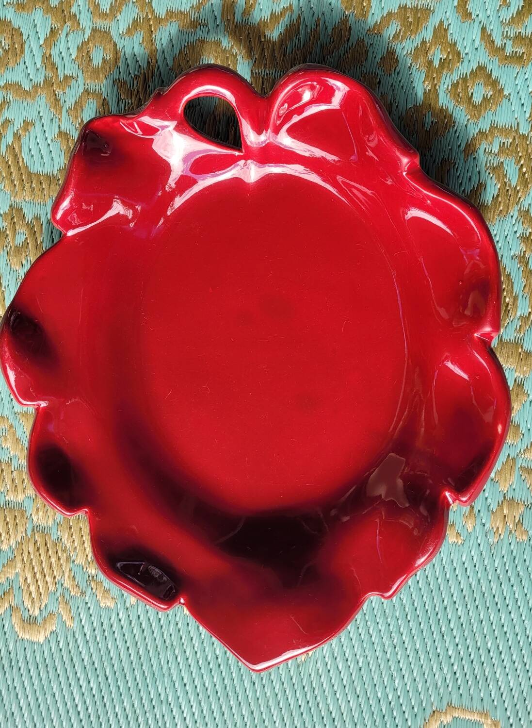 Plat feuille Cerenne Vallauris rouge