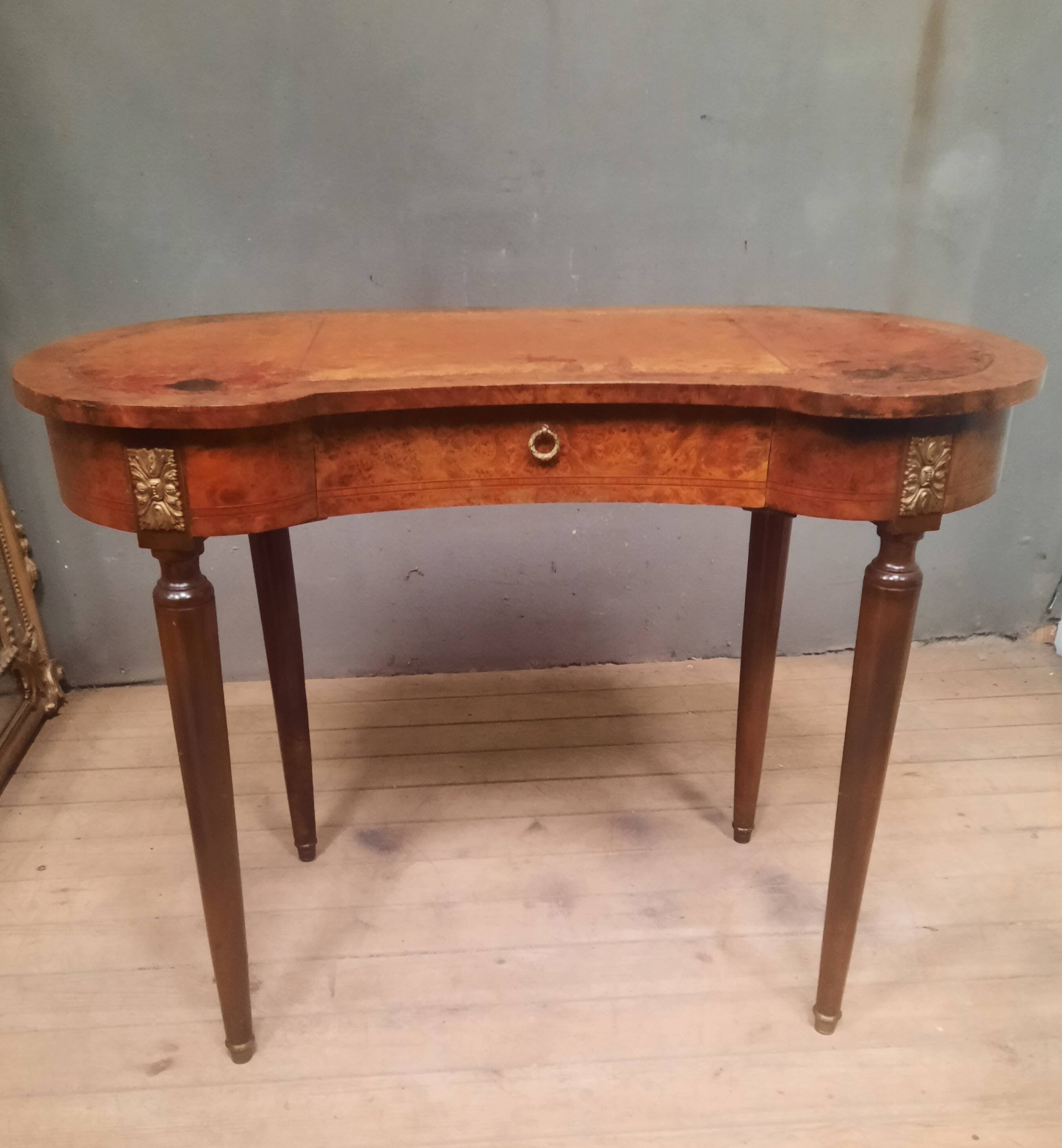 "Kidney" bureau in Louis XVI style veneer.