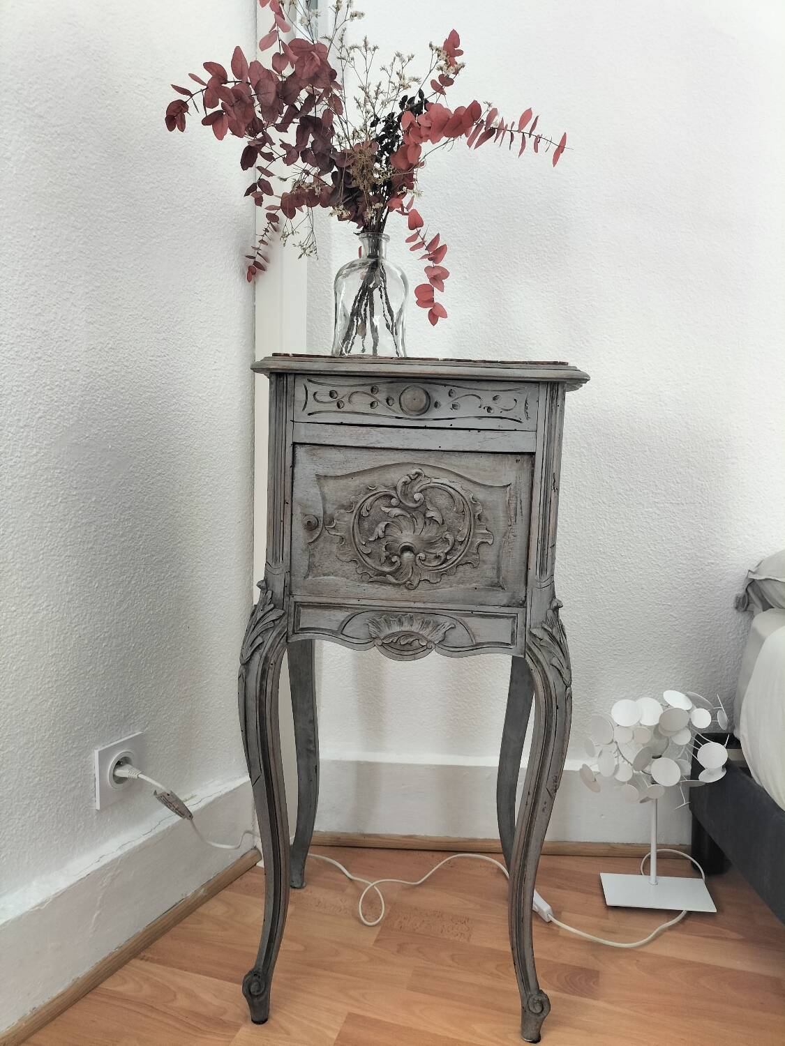 Table de chevet en bois et marbre, 1 tiroir et 1 placard