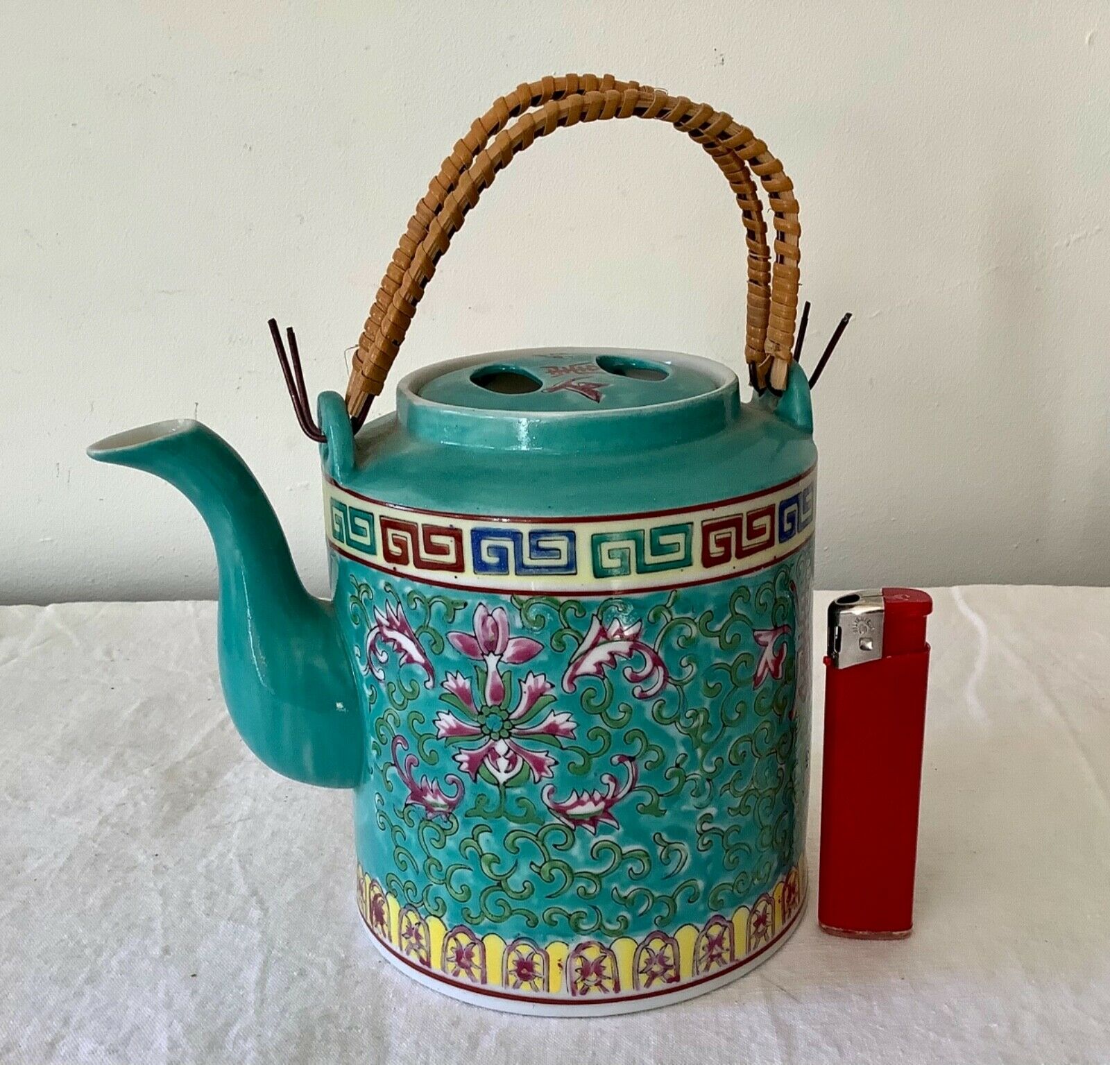 Porcelain teapot enamelled decorations made in Japan