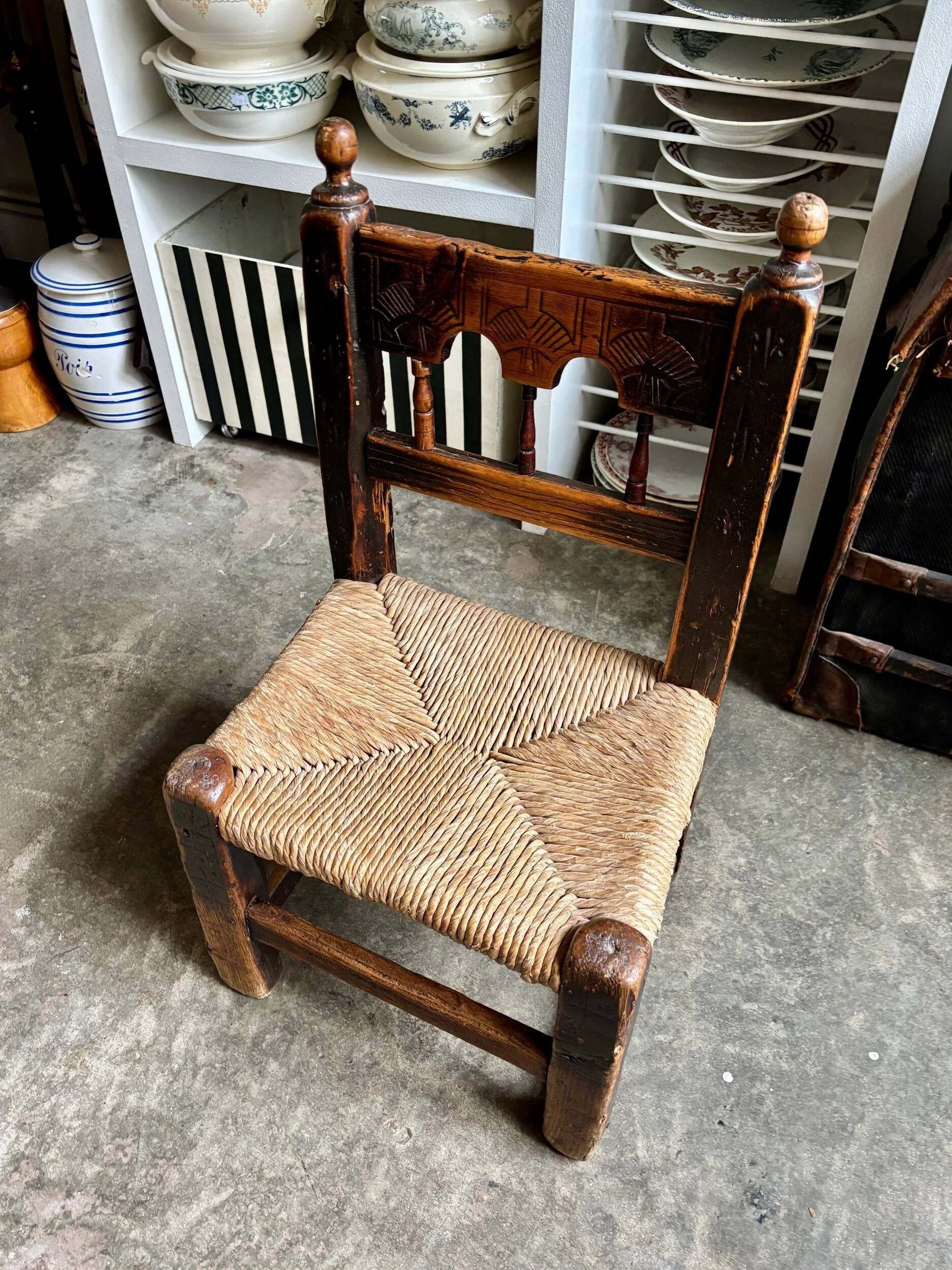 Low chair in wood and straw, Spanish folk art 17th-18th century no. 1