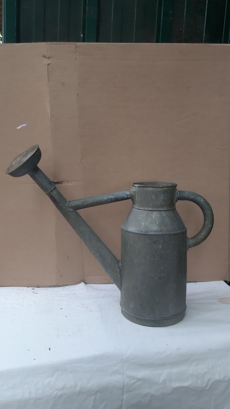 Zinc watering can