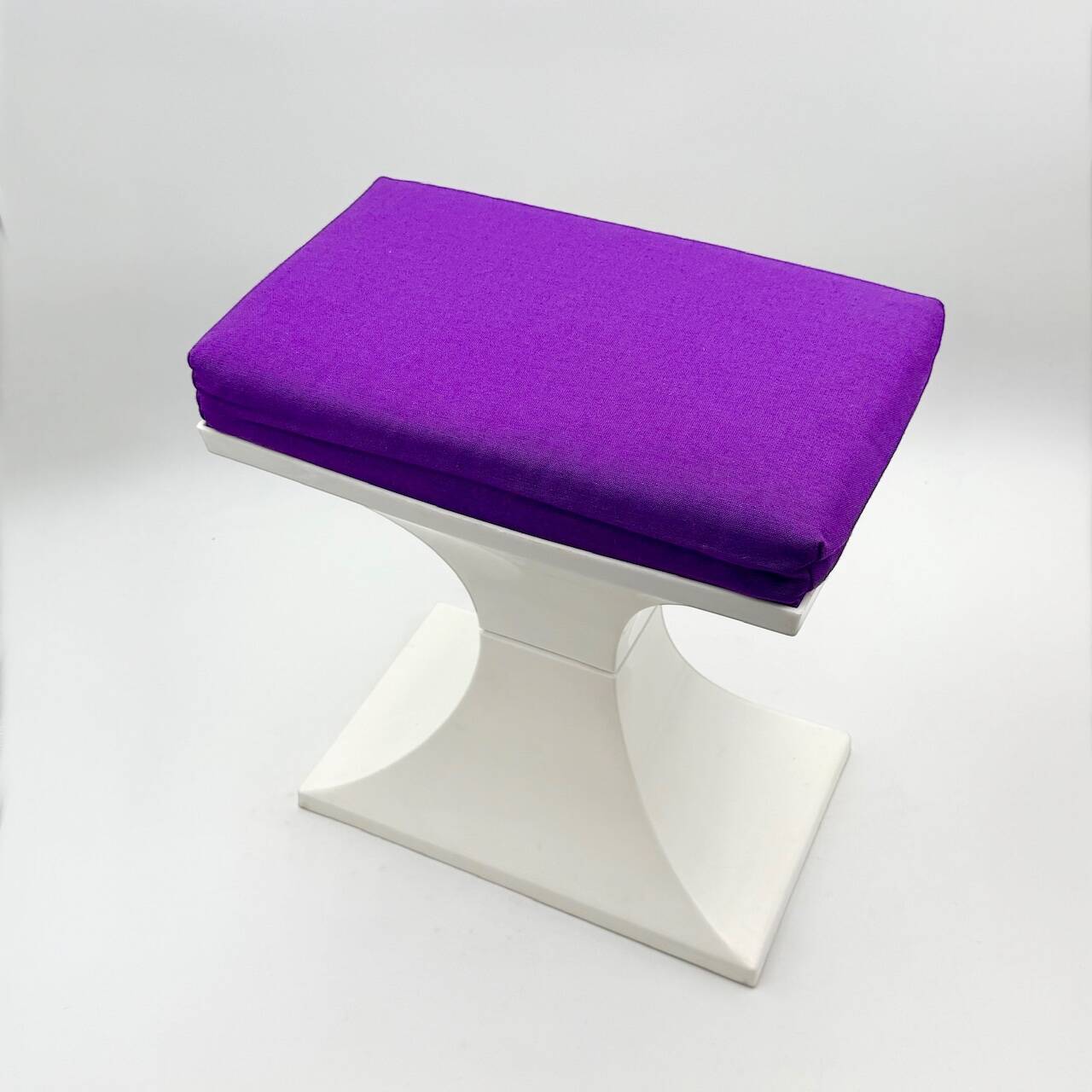 Space Age Stool by Flair – 1970s Dutch Design in White and Purple