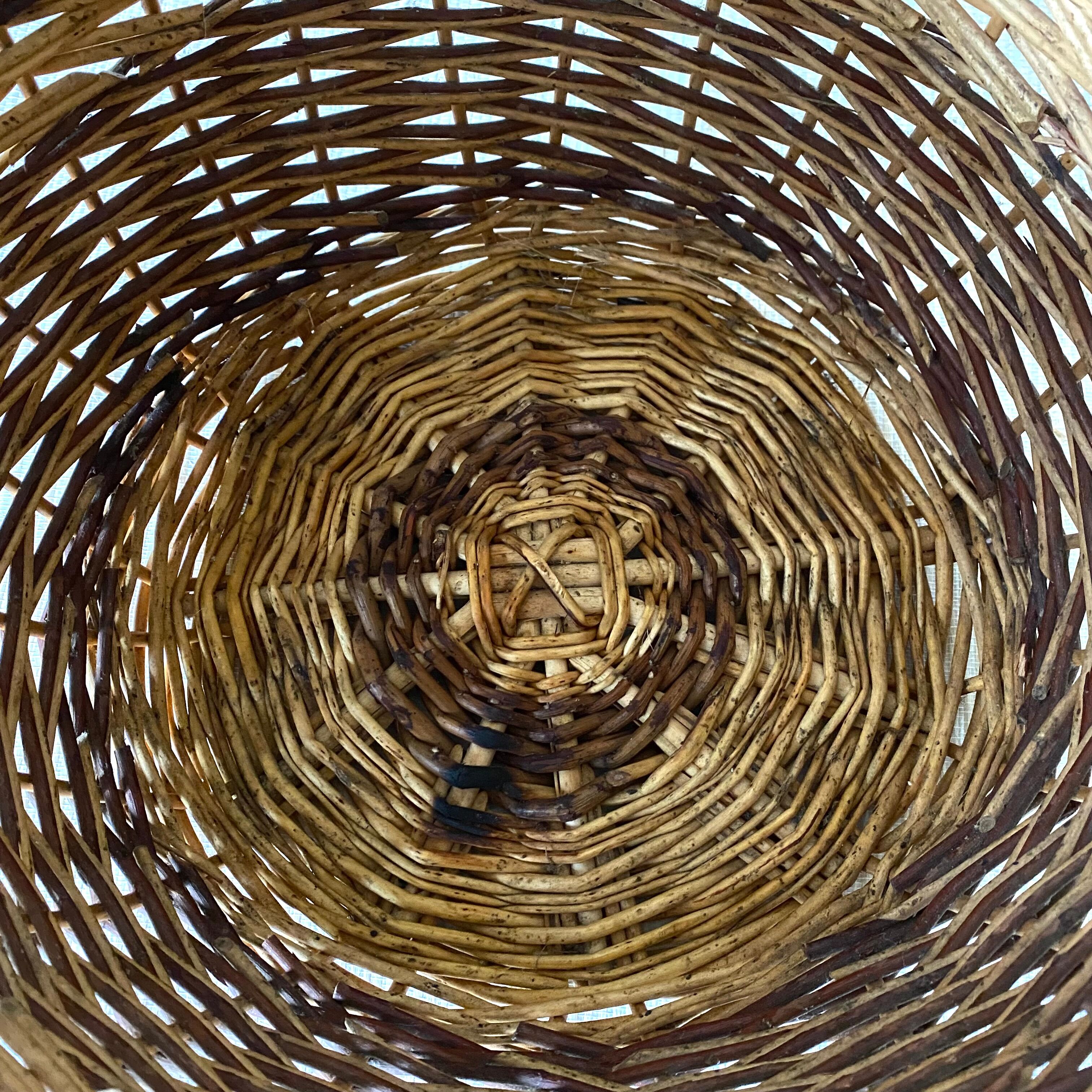 Round two-tone woven wicker basket