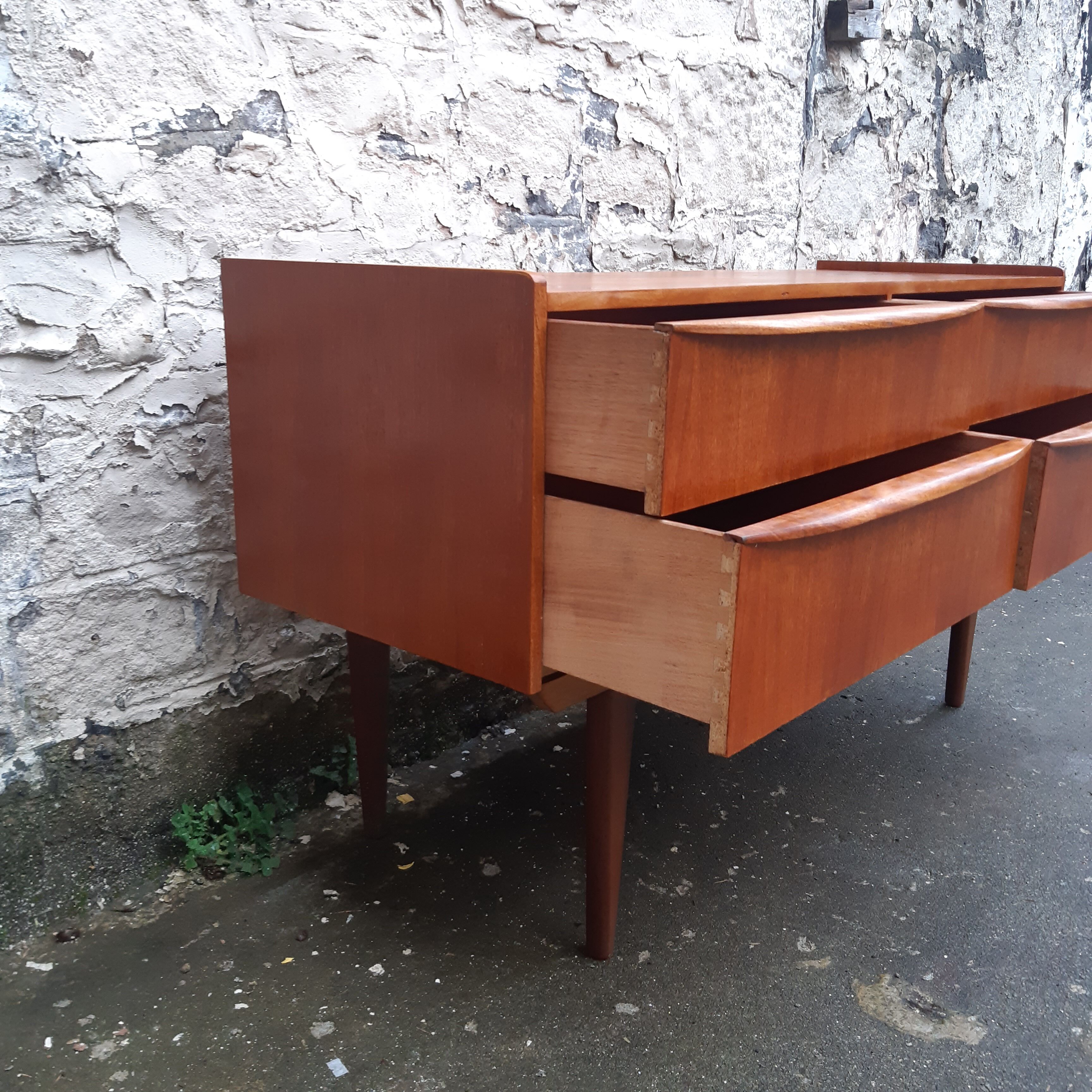 Mid century chest of drawers