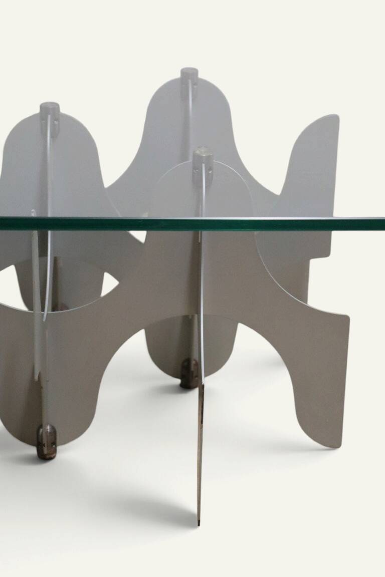 Minimalist sculptural coffee table in metal and glass – 1970