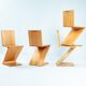 4 chaises modernes en bois de frêne Zig Zag après le design de Gerrit Rietveld, De Stijl années 1930.
