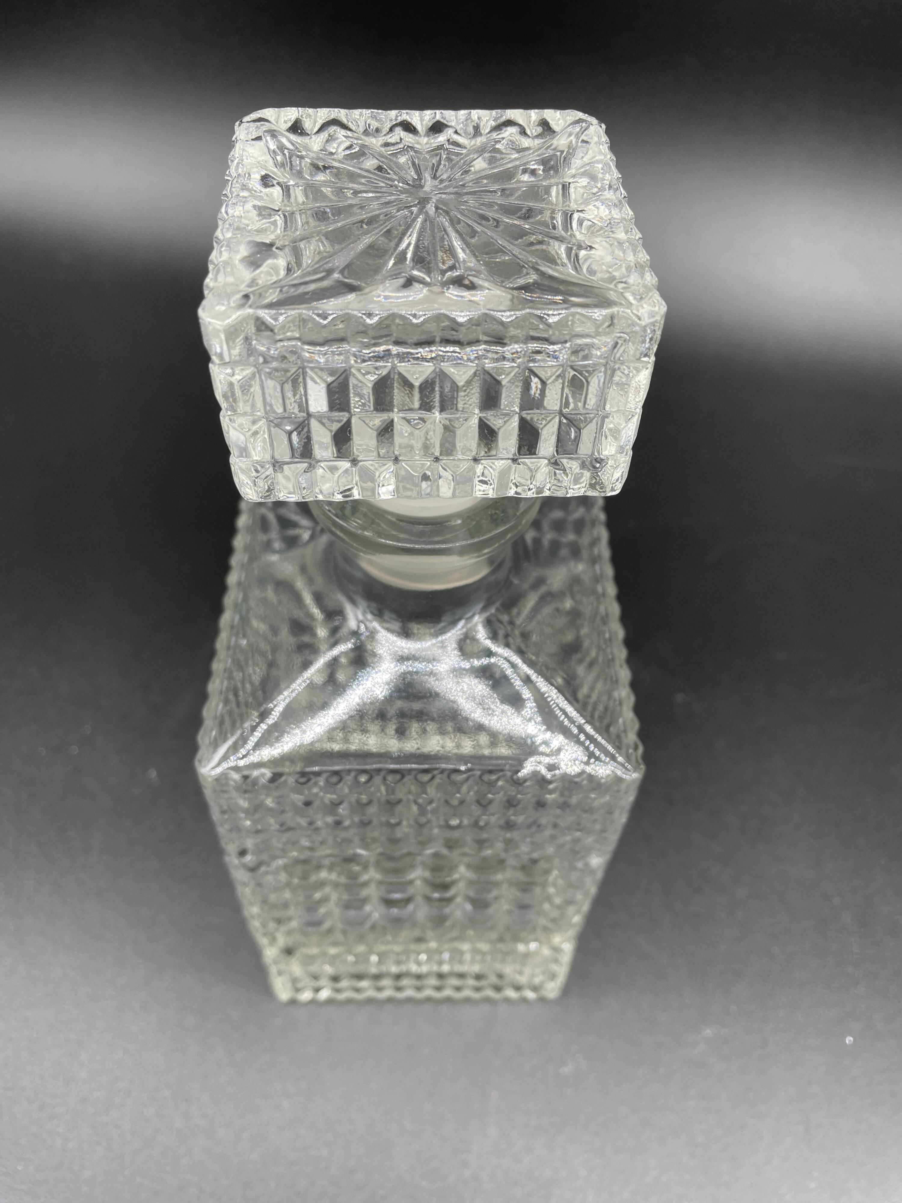 Vintage, whisky decanter, square, glass, diamond tip, square cap, tableware, décor