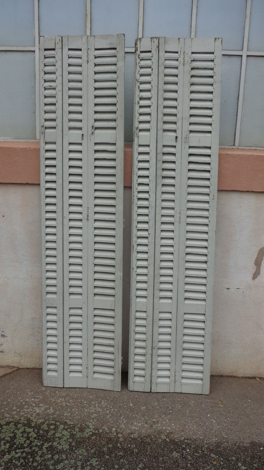 2 shutters with fixed louvers