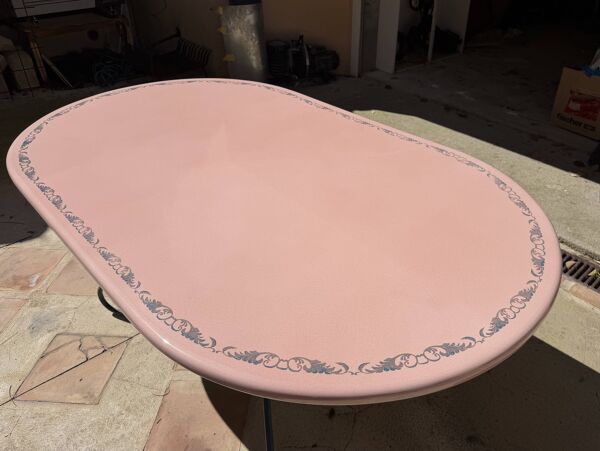 Table ovale en lave émaillée de volvic