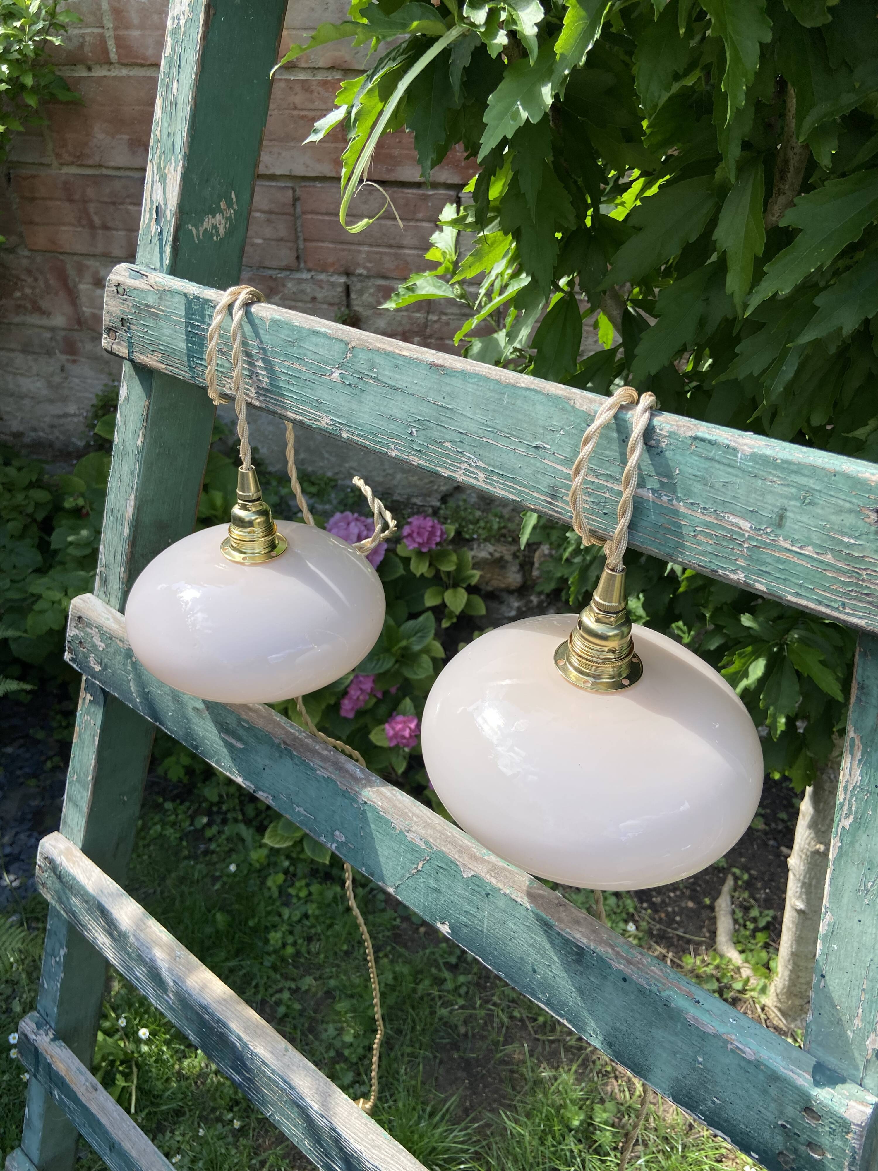 Vintage powder pink opaline globe player 1950