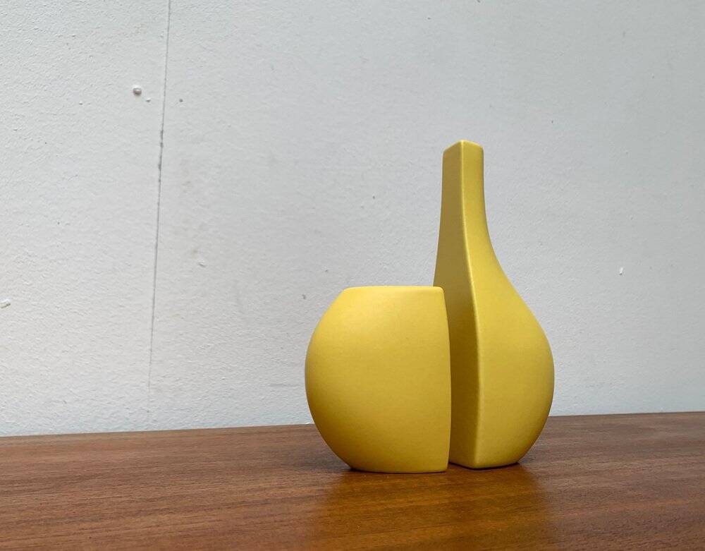 Set of 2 minimalist postmodern Italian vases by Bel Mondo, 1980s.