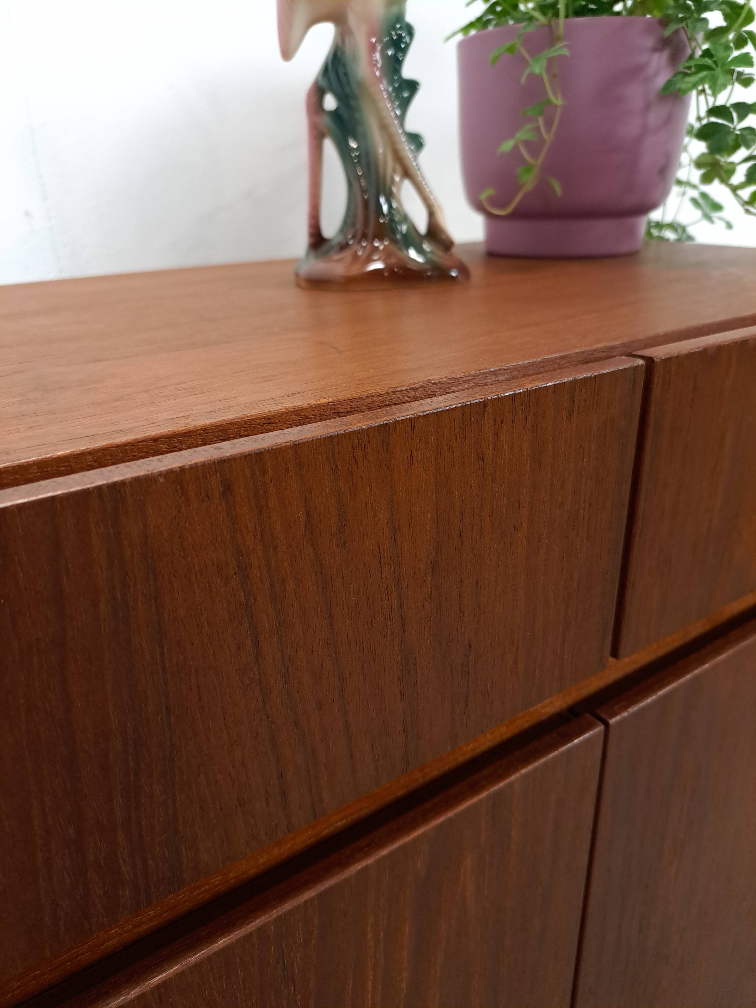 Teak fineer kastje met lades, nr. 2