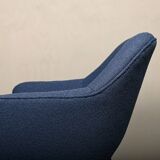 Eero Saarinen Executive Armchair in Blue Bouclé fabric for Knoll International