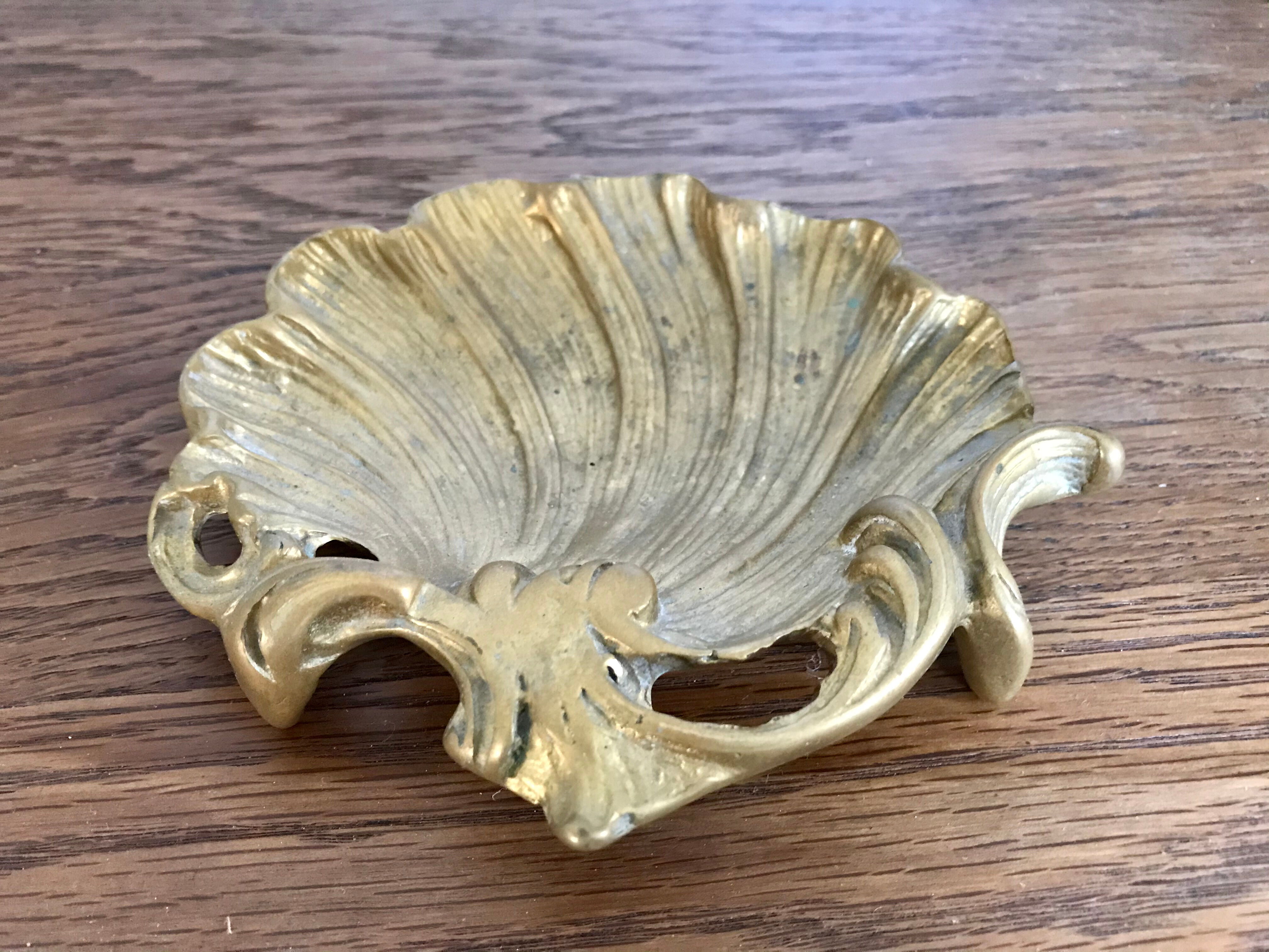 Empty pocket gilded bronze shell 19th