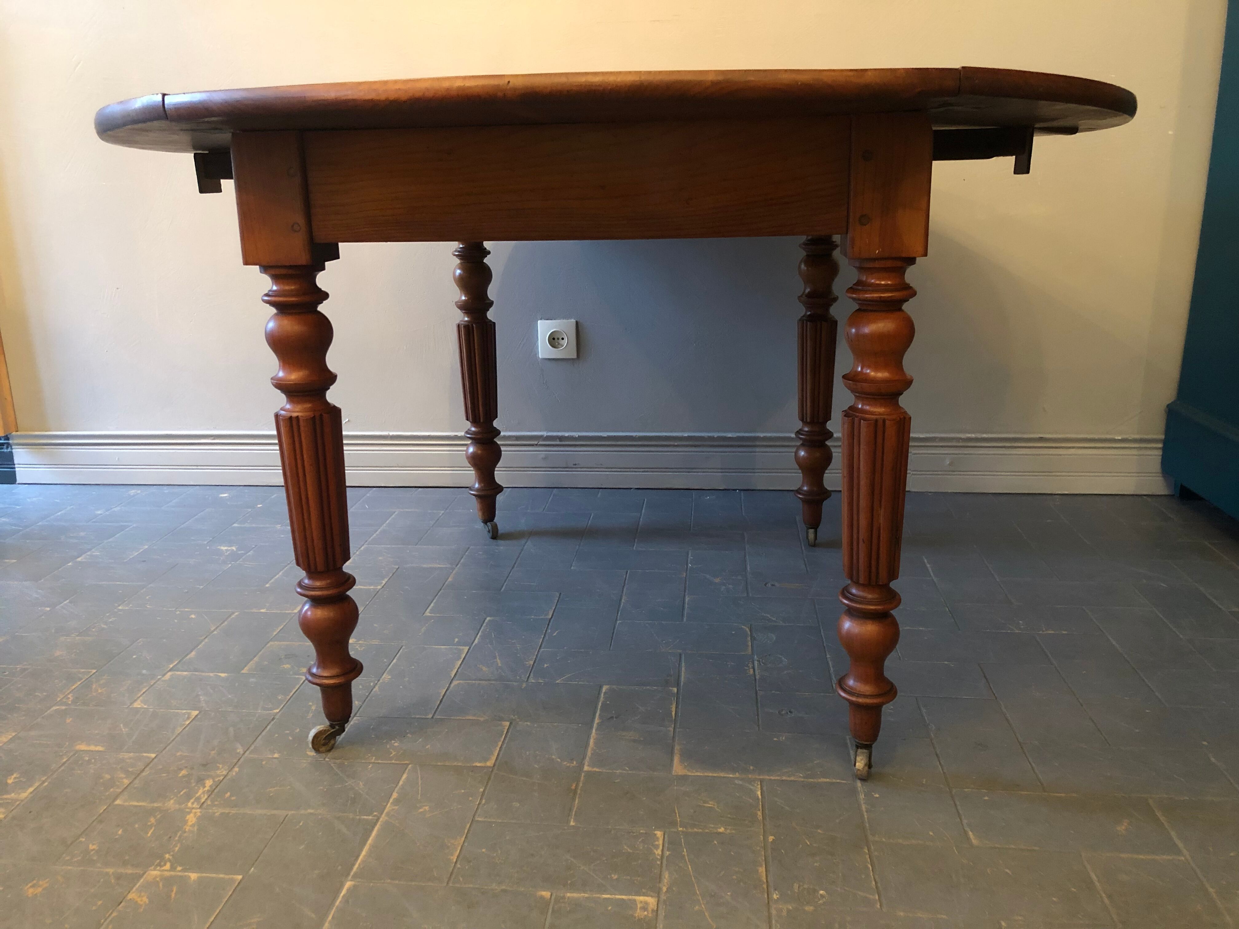 Round table with antique flaps