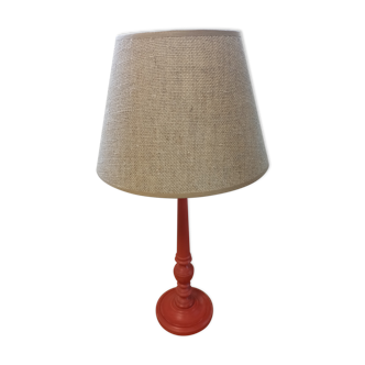 Lampe en bois patinée rouge