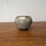 Mid-century German minimalist studio pottery vase by Hildegard and Peter Delius for Hamelner Kunsttöpferei, 1960s.