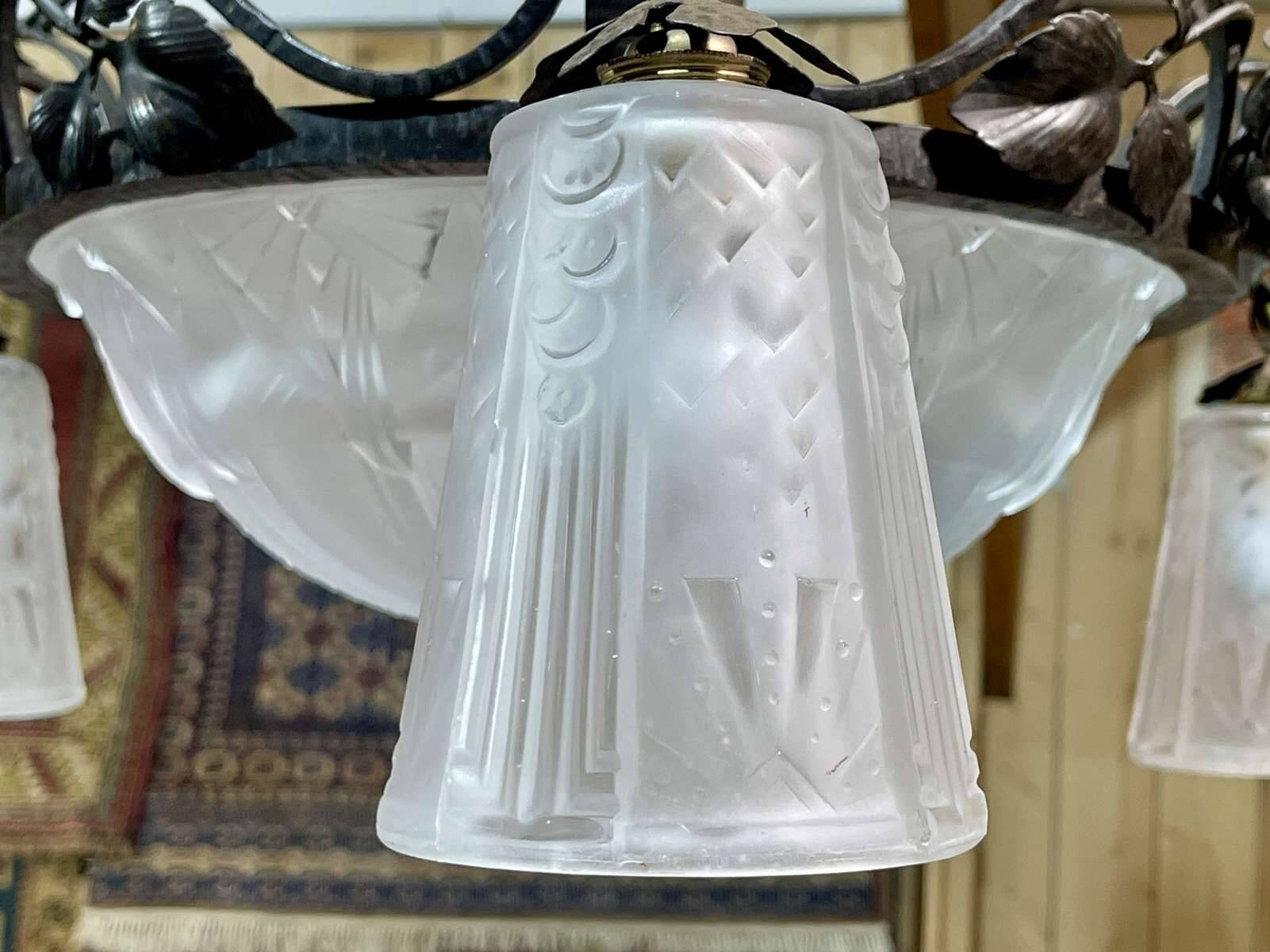 Art Deco chandelier in glass and wrought iron signed Muller Frères Luneville, 3 lights