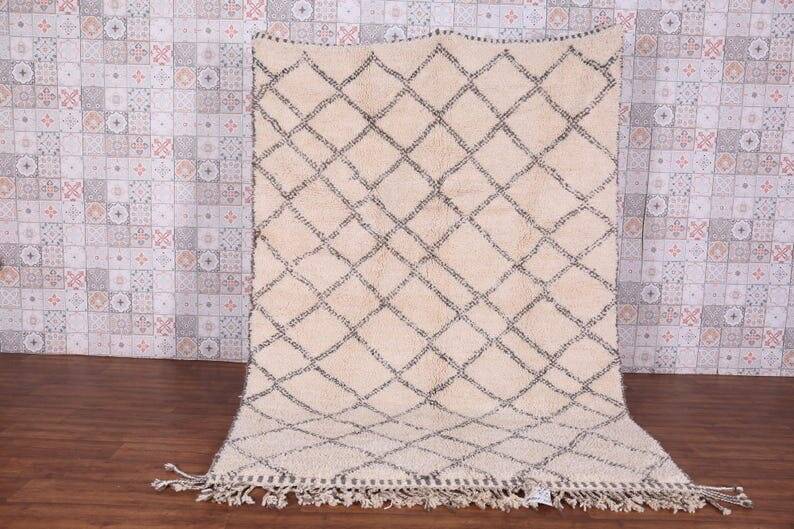 Handmade pure wool rug, size 150 x 250 cm.