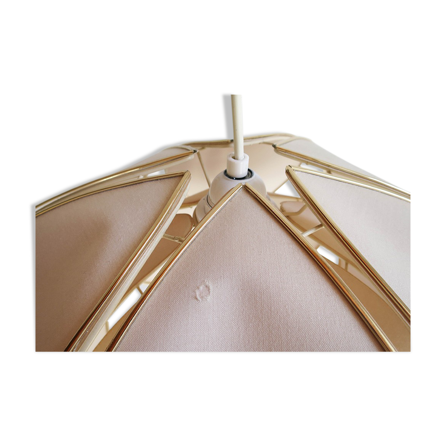 Lotus flower suspension