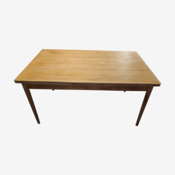 Table scandinave extensible